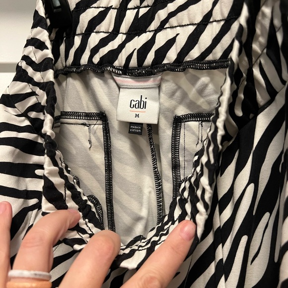 NWT Size Medium Cabi ATC Zebra Joggers - Picture 5 of 10